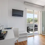 Helios בית הארחה 4*
