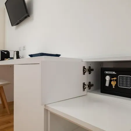 Helios Guest house *